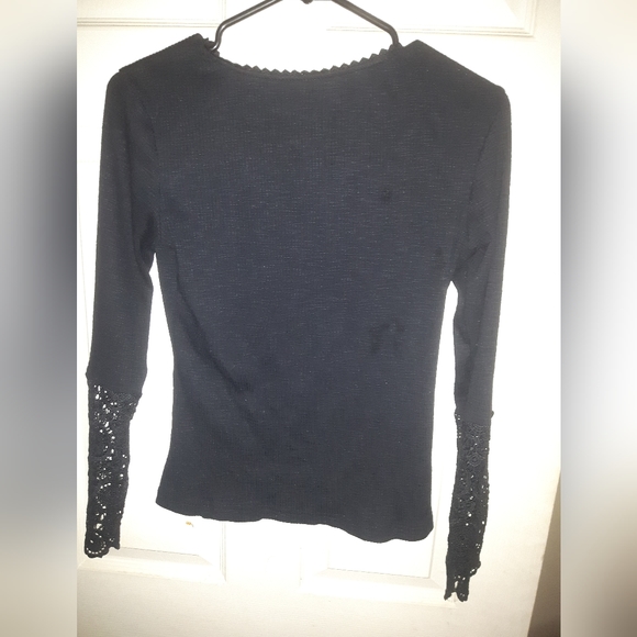 💌 5 for 15 - Black Thermal Top With Lace Cuffs - Picture 3 of 4